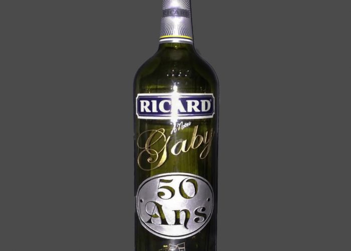 Bouteille de ricard gravée et personnalisée pour un anniversaire