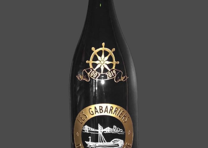 Bouteille gravée sur la thématique des bateaux à l'occasion d'un événement