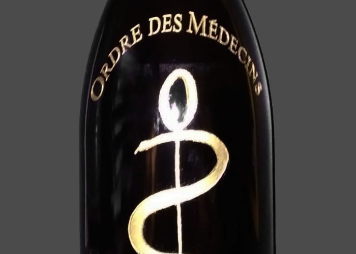 Bouteille gravée pour un médecin