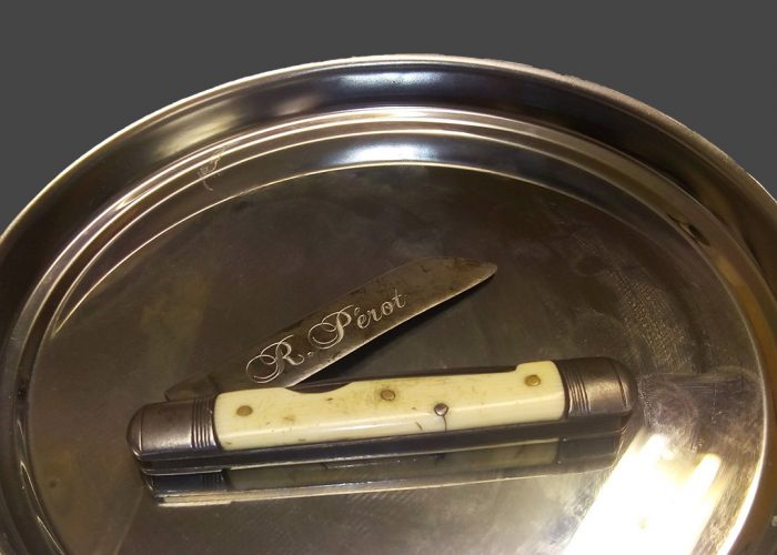 Couteau gravé et personnalisé