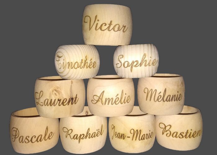 Ronds de serviette personnalisés par des prénoms